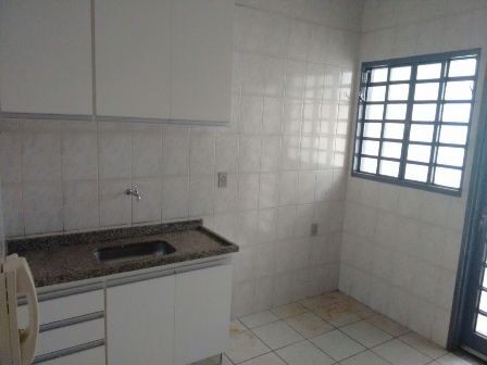 Apartamento para alugar com 2 quartos, 75m² - Foto 3