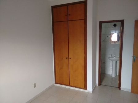 Apartamento para alugar com 2 quartos, 75m² - Foto 8