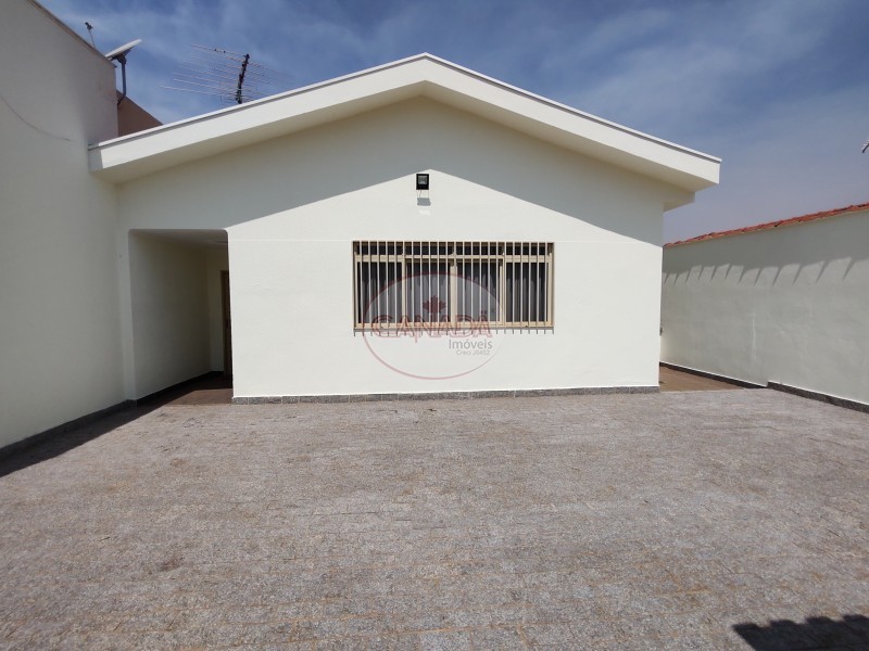 Casa à venda com 3 quartos, 118m² - Foto 1